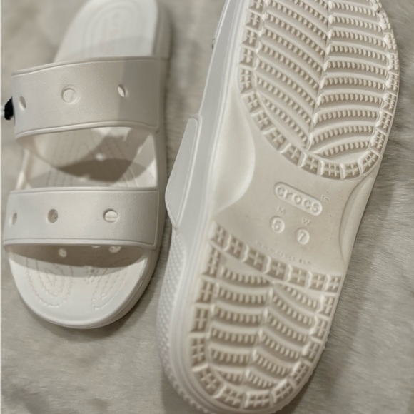 Women size 7 crocs slide sandals good condition used 3-4x - Picture 4 of 4